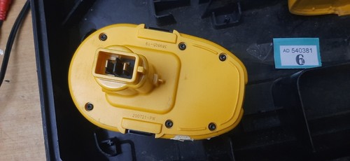 Dewalt DC925 cordless combi hammer drill and Ni-CD Battery w case and handle (6) - Picture 5 of 16
