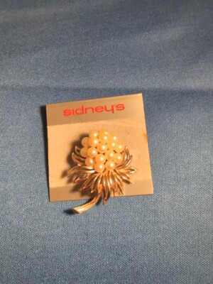 vintage crown trifari gold tone faux pearl thistle brooch