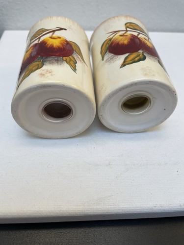 Vintage Handpainted Salt and Pepper Shakers Apples Unbranded - Picture 3 of 6