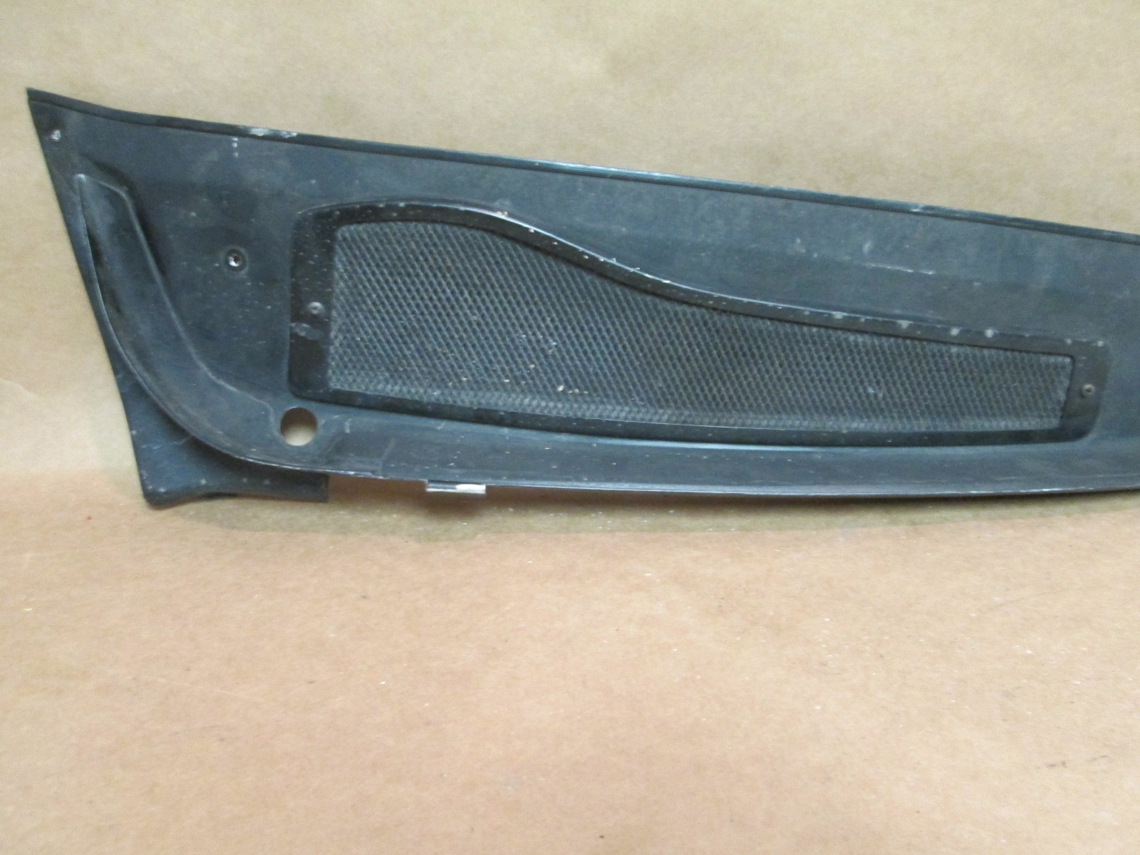 Ferrari 550 , 575 - RH Outer Moulding # 64789200
