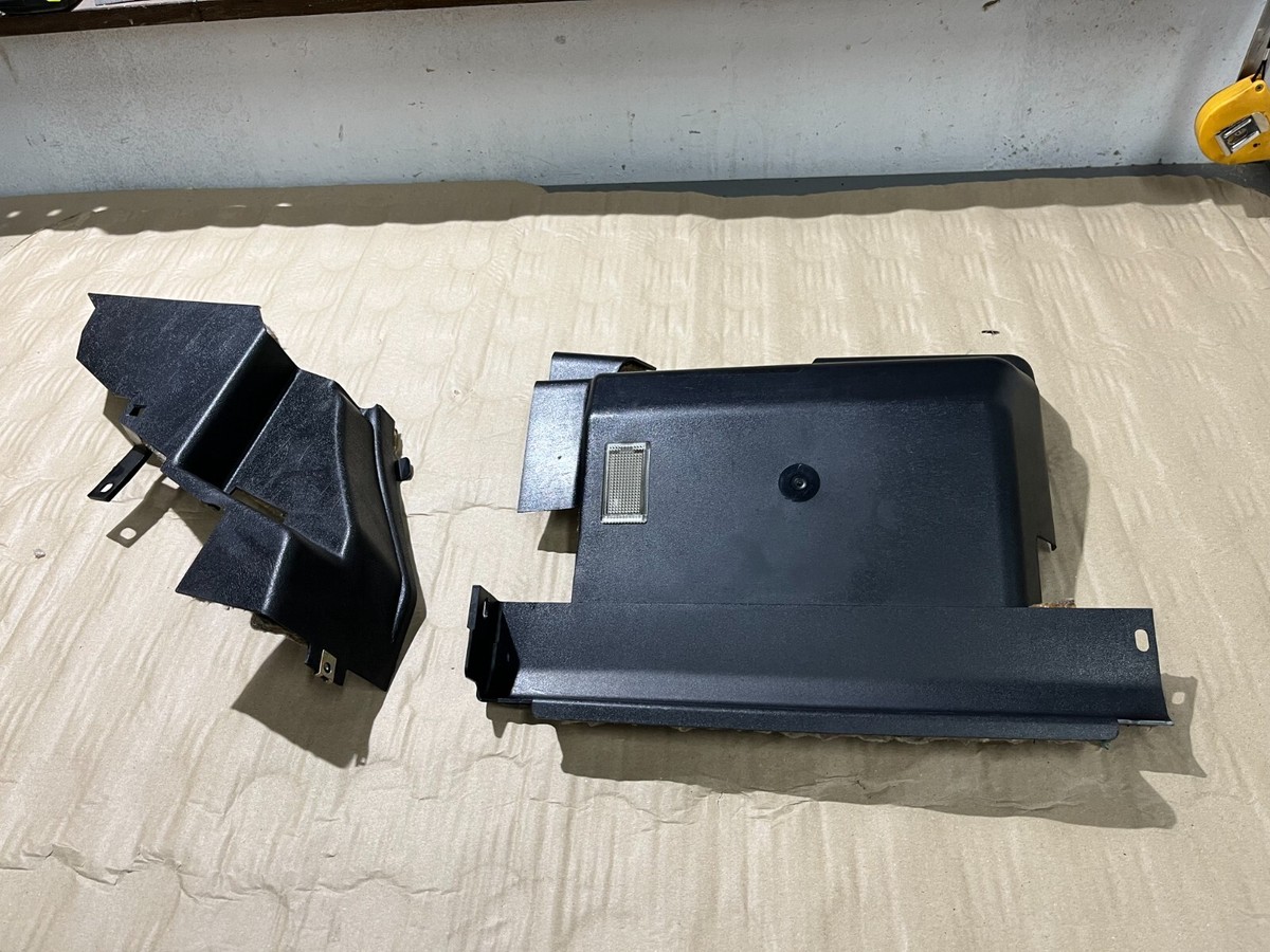 BMW E30 M3 フロントストラットシェルケース中古 BMW E30 M3 フロント