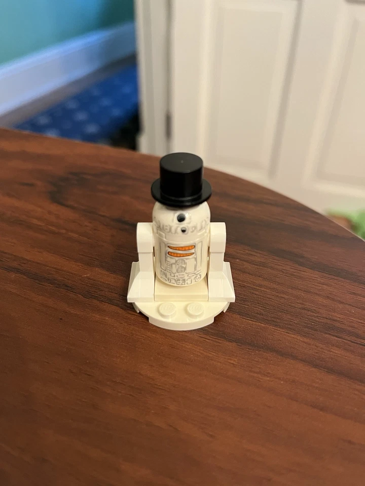 LEGO Millennium Falcon Holiday Diorama 40658 Sealed + 10 Advent Minifigures - Image 4 of 4