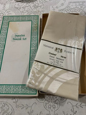 NEW OLD STOCK VTG Warranted DAMASK 70" Round Tablecloth 6 Napkins F28