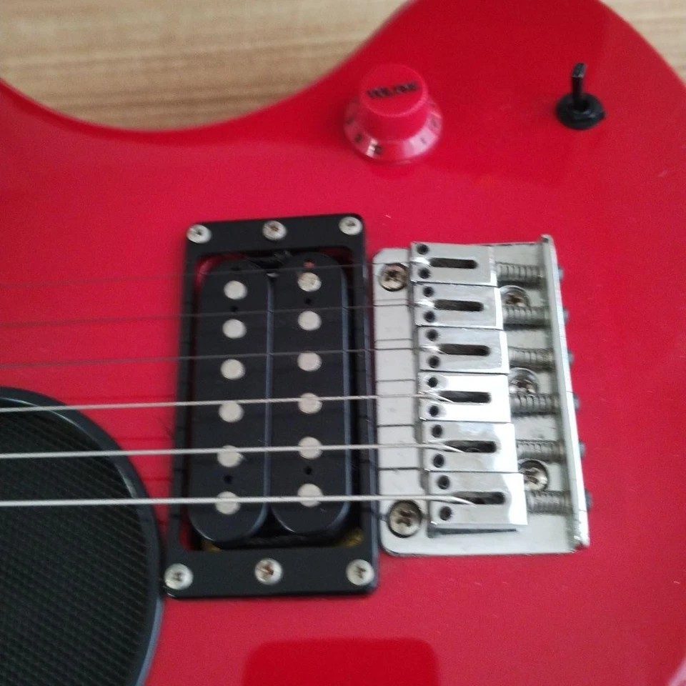 Guitarra Eléctrica Amplificador Incorporado Fernandes ZO-3 ROJO Japón Usada Foto 3 de 4