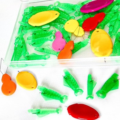 VONEEDL 50 PCS Fish Type Needle Threader Pack: for Side-Threading Green 
