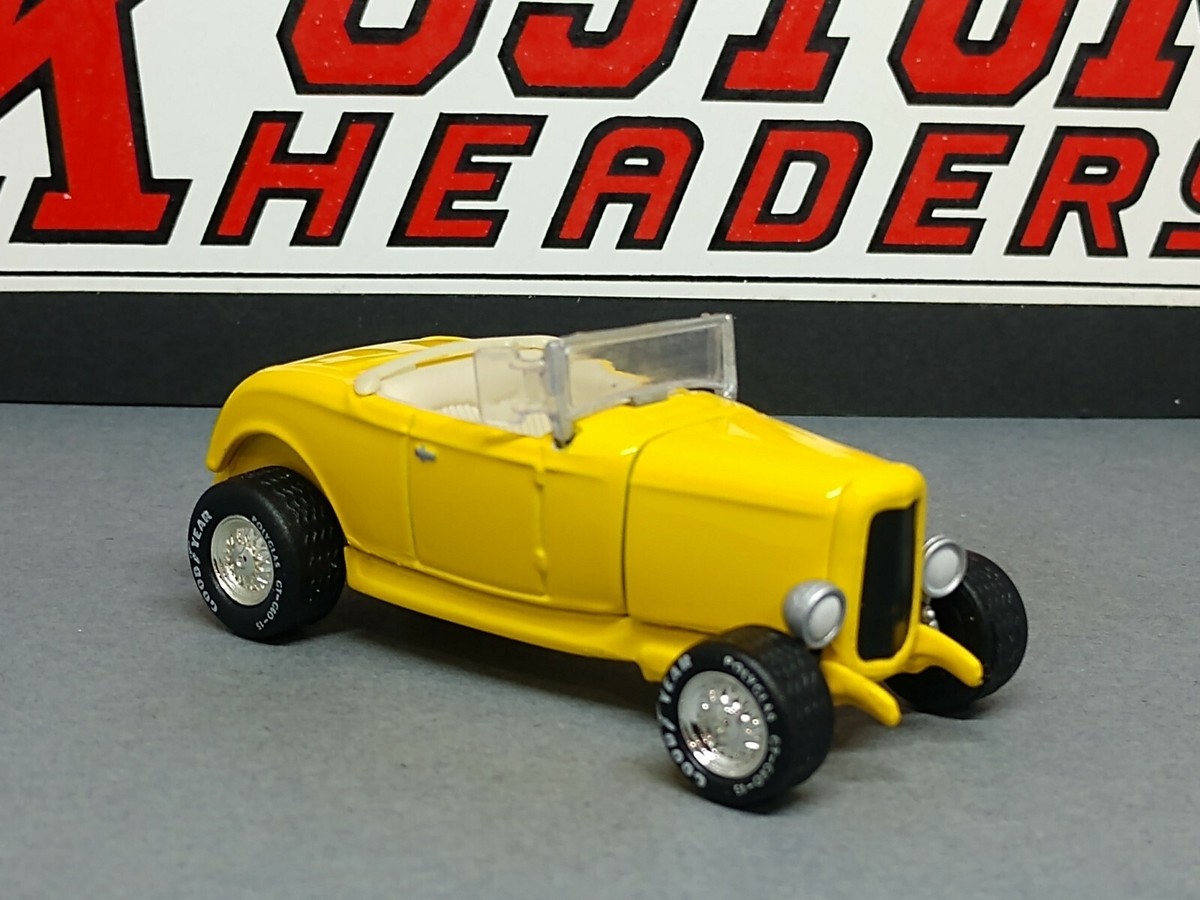1932 '32 FORD ROADSTER HOT ROD COLLECTIBLE 1/64 SCALE LIMITED