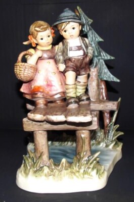 HUMMEL GOEBEL Collectible Figurine ''ON OUR WAY'' #175 HUM472 