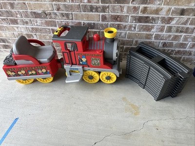   CHOO CHOO EXPRESS Train Ride On w Track!! Charger & Battery Peg Perego - READ