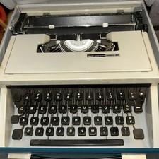 Vintage Olivetti Underwood Lettera 31 Typewriter w/ Case Tested & Working Spain thumbnail