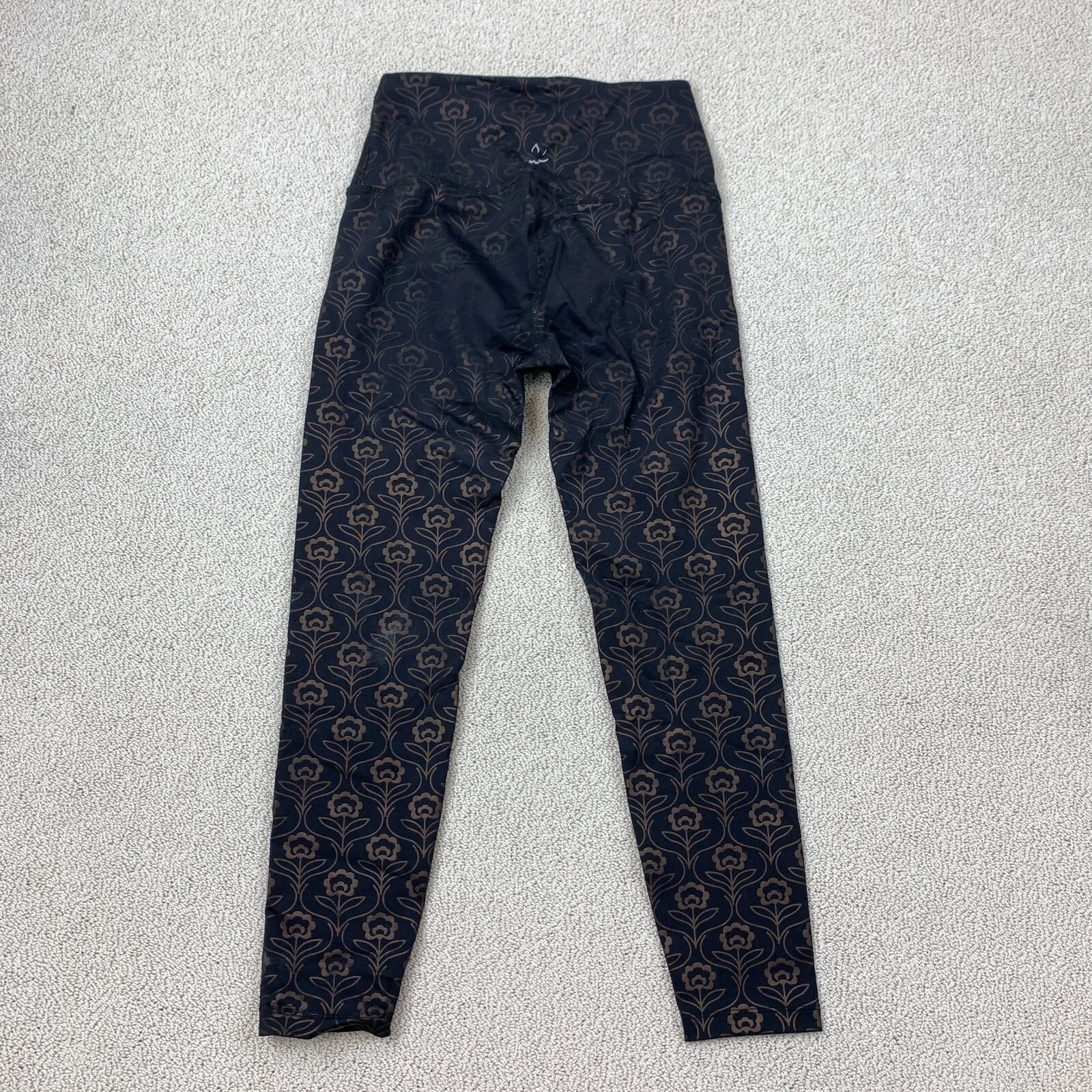 beyond-yoga cropped floral stretch leggings