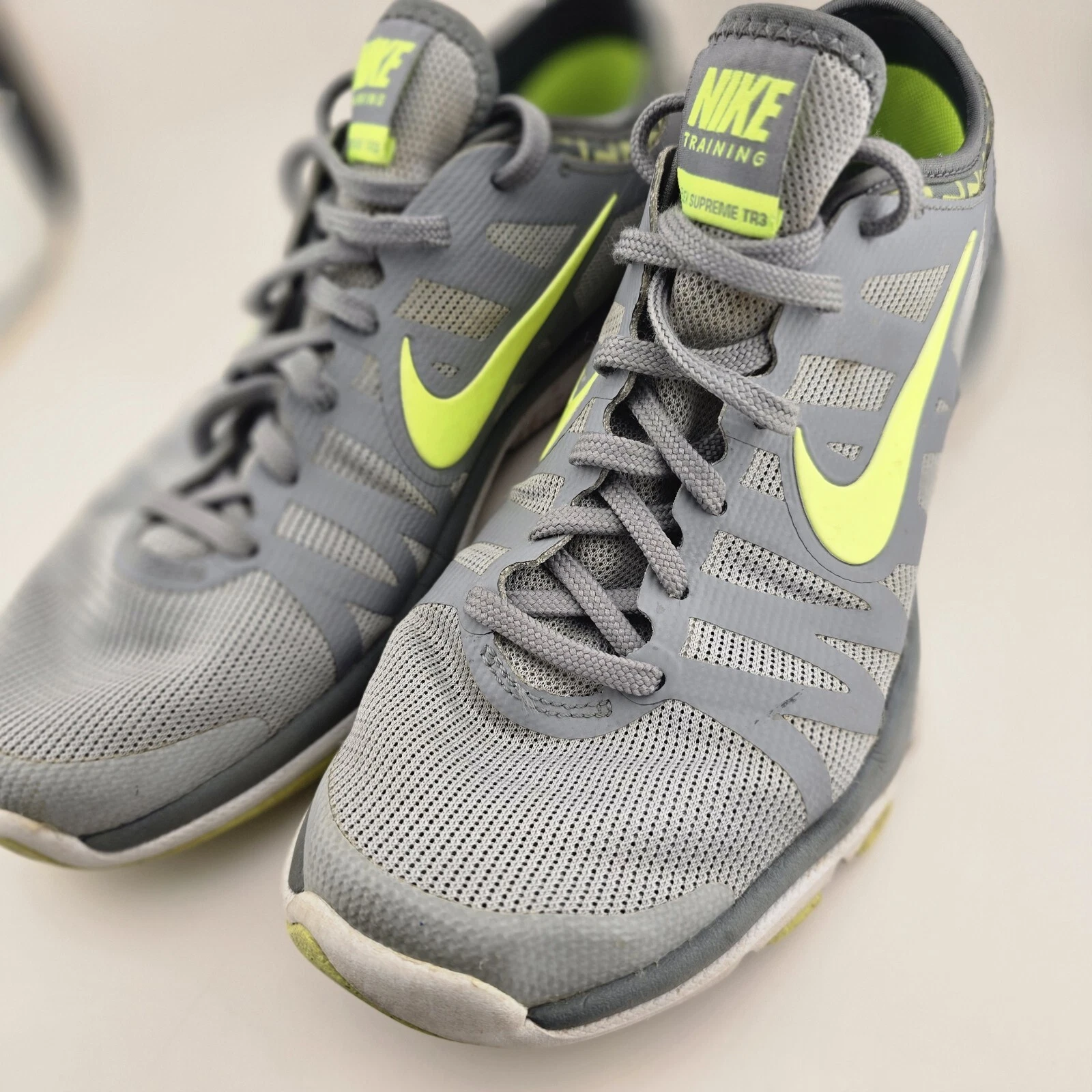 Chaussures de course baskets grises Nike Flex Supreme TR 3 683138 005 pour femme pointure 8,5