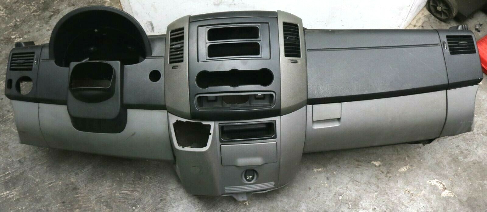 Mercedes-Benz SPRINTER W906 VW Crafter Armaturenbrett A9066800106  