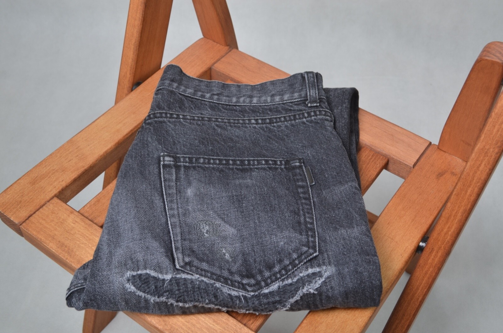 Jeans denim Saint Laurent effetto invecchiato taglia 33
