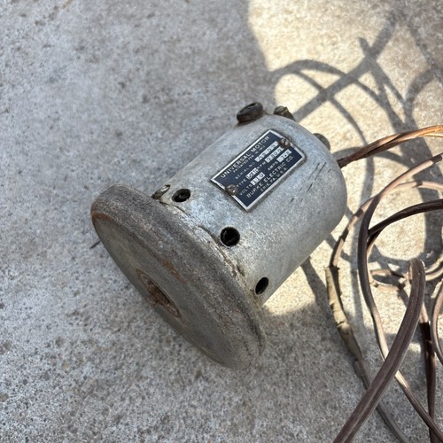MOTORE SMERIGLIATRICE VINTAGE BURKE ELECTRIC CO. UNIVERSALE 7200 R.P.M 110 VOLT FUNZIONANTE! - Foto 1 di 6