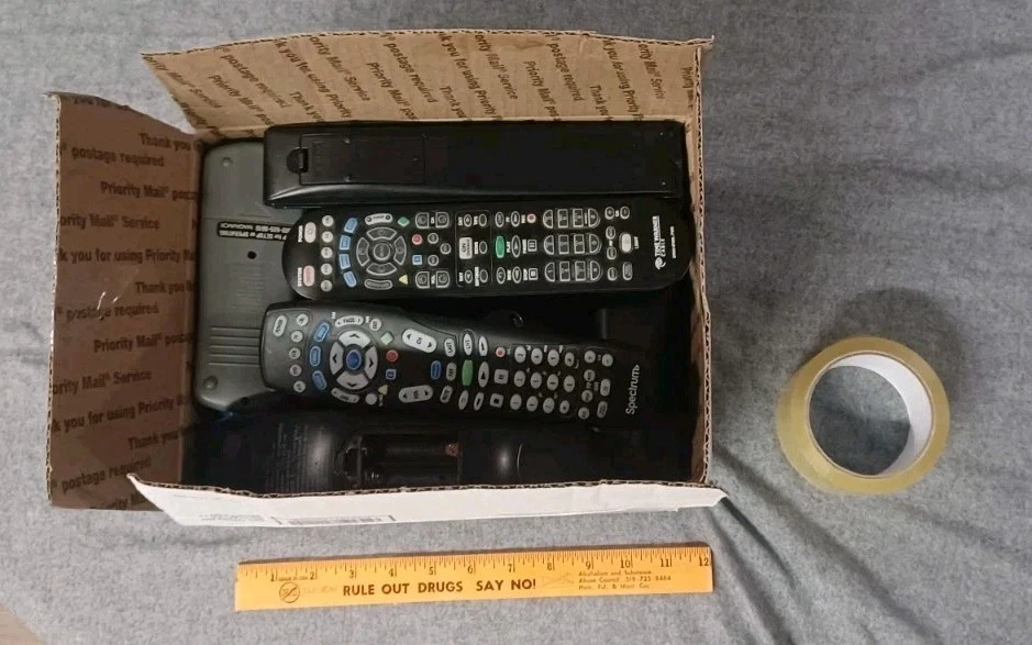 Lote de 33 mandos a distancia diversos, sin probar Foto 3 de 4