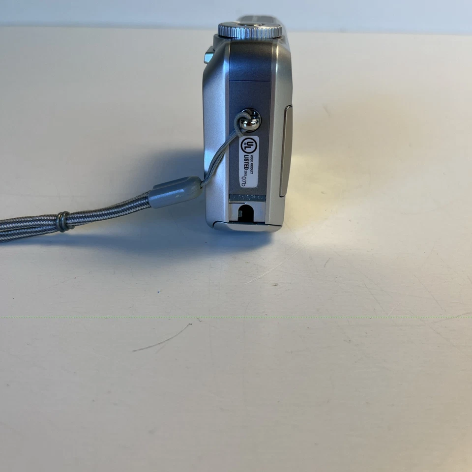 Sony Cyber-Shot DSC-S650 Digital Camera 7.2MP For Parts/Repair - Image 2 of 4