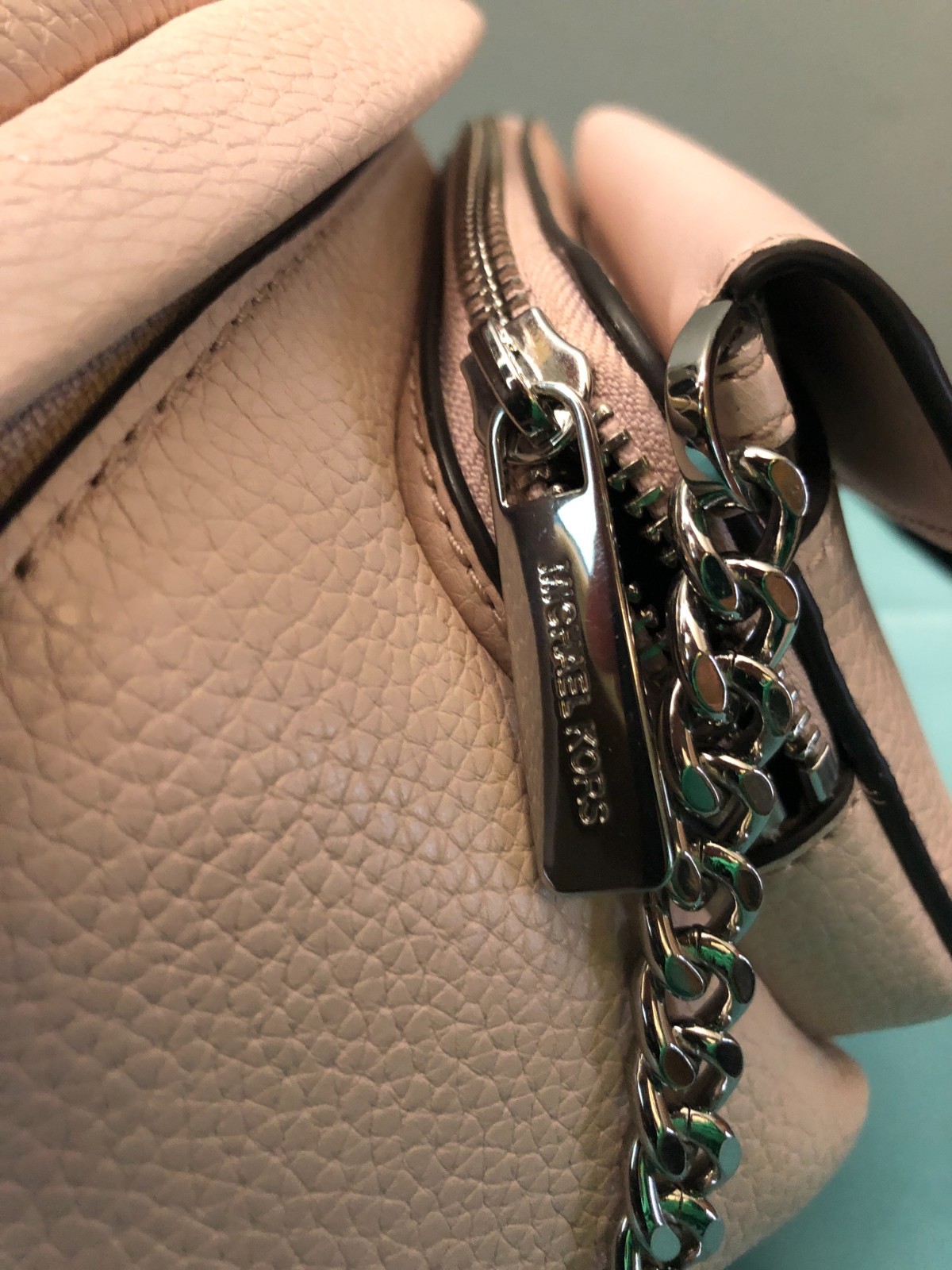 Michael Kors Maisie Large Pebbled Leather 2-n-1 Sling Light Powder Blush Color image 4