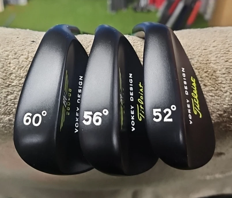 VOKEY BLACK NITRIDE 3 WEDGE SET 52-56-60 SPINE ALIGNED BLACK S300 MCC GRIPS - Image 2 of 4
