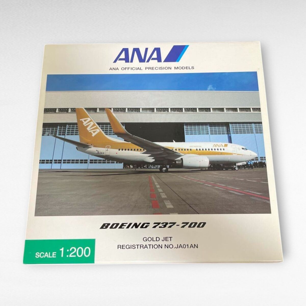 All Nippon Airways Boeing 737-700 Gold Jet Model 1/200 All Nippon Airways Boeing 737-700 Gold Jet Model 1/200
