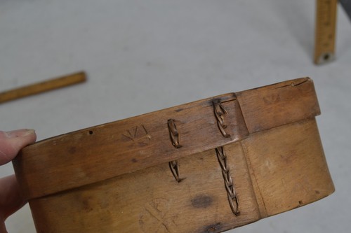 antique 18th 19th c oval pantry box bent wood stitched lap joint early original - Picture 9 of 14