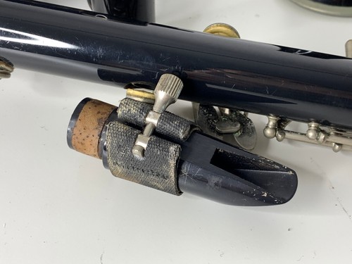 Selmer 1400 Clarinet w/Hardcase - Picture 9 of 9