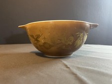 PYREX 1960s Early American Gold 442 1.5 Quart...