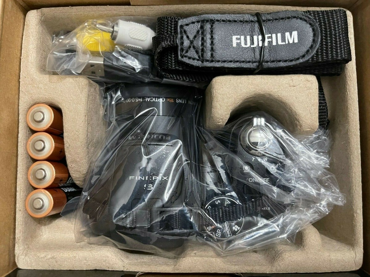 Fujifilm FinePix S Serie S1800 12.2MP Digital Camera 18x Wide