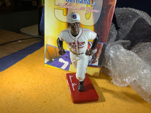 O8-41 HARTLAND NEGRO LEAGUE BASEBALL STATUE - MINNIE MINOSO - AUTOGRAPHED - COA - Picture 6 of 12