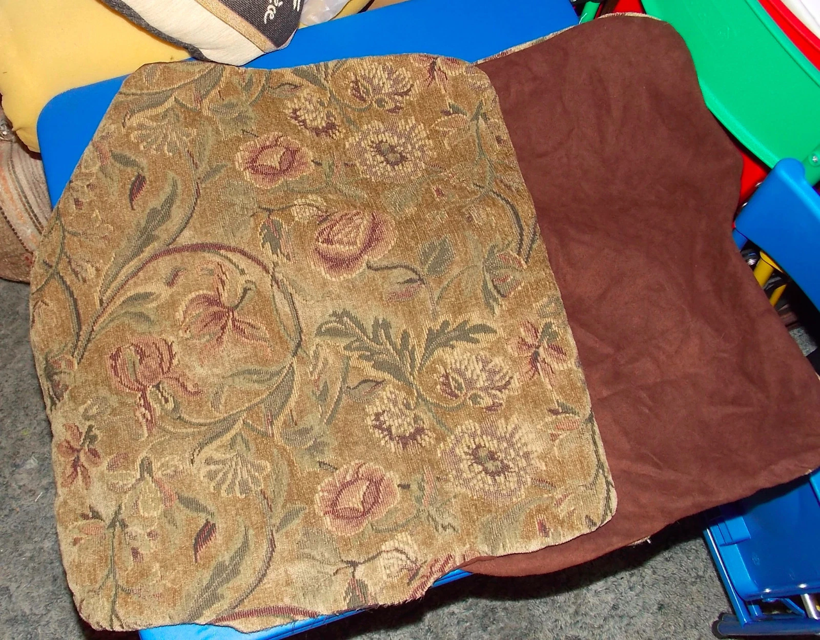 Pair of Brown Beige Flower Decorative Print Throw Pillows 20 x 20