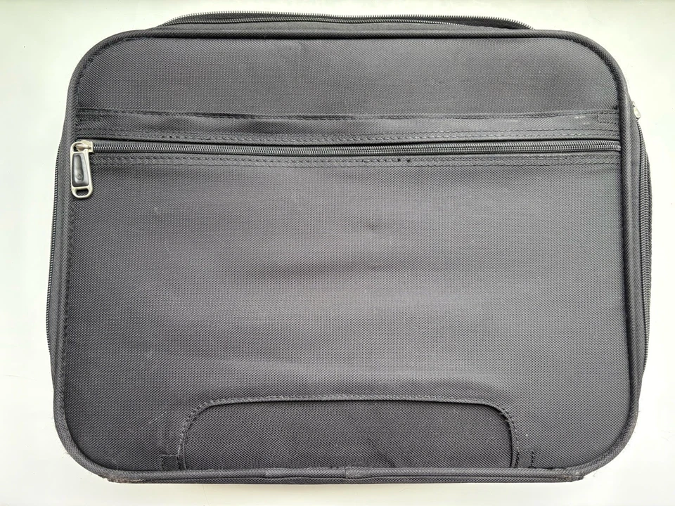 Maletín suave para computadora portátil Samsonite Top Load, correa para el hombro no incluida Foto 2 de 4