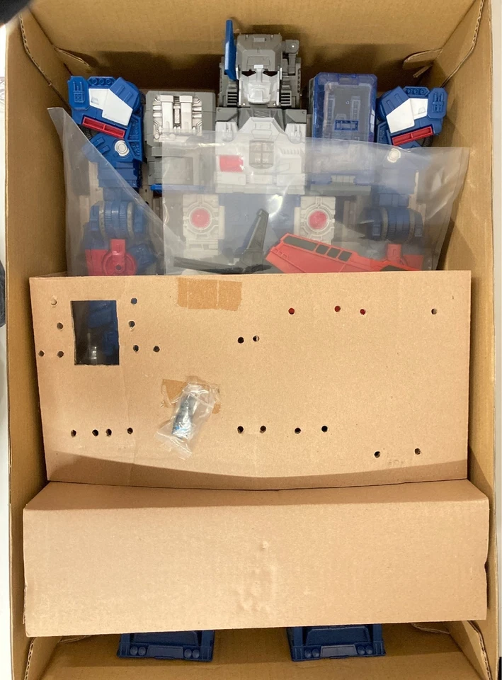 Takara Tomy Transformers Legends LG31 Fortress Maximus Figure Robot - Image 4 of 4