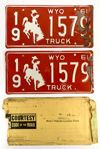 1961 Wyoming License Plate Pair Uinta County Bronco Horse - Never Used in Mailer