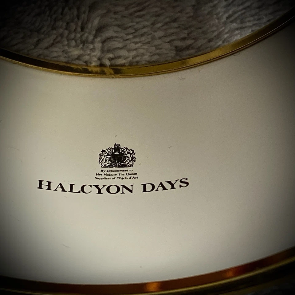 Halcyon Days - Brazalete Esmaltado - Oro Blanco Verde - Estampado Patrón Enrejado - En Caja Foto 4 de 4