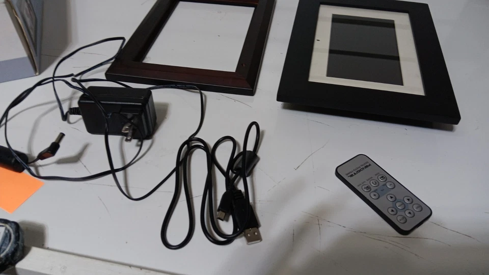 Pandigital PAN7001W01 7" Digital Picture Frame - Image 4 of 4