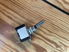 INTERRUPTEUR A TIGE AVEC VOYANT LED LUMINEUX VERT NEUF 153605V UTILAUTO