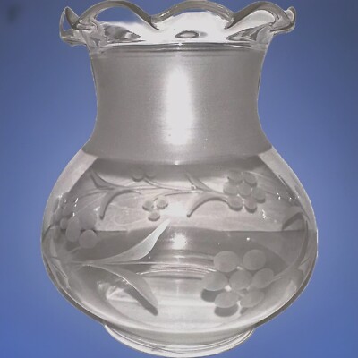 Antique Kerosene Oil Oregon Glass Lamp Shade Wheel Cut Daisy Garland 3 3/8'' Rim