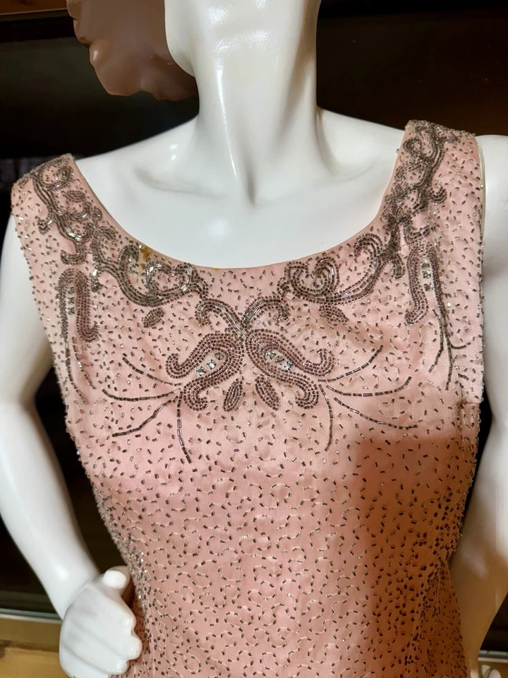 Vestido de fiesta vintage años 60 rosa con cuentas plateadas sin mangas cambio mod! Foto 2 de 4
