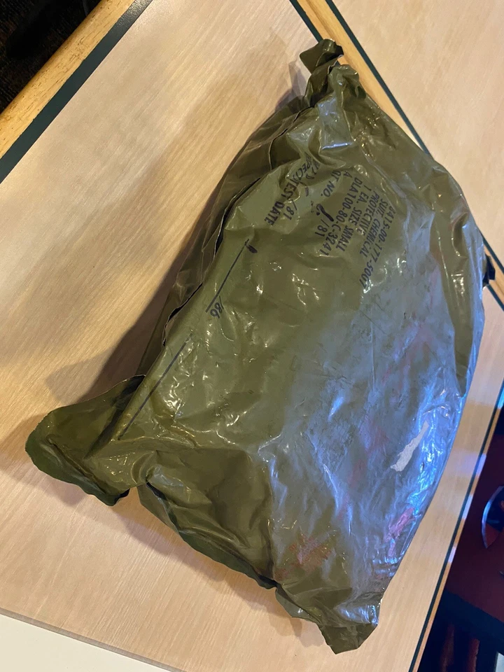 Traje de protección química pequeño 8415-00-177-5007 sellado ejército DLA100-80-C-3241 Foto 4 de 4