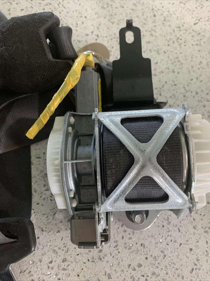 Hyundai Sonata 2011-2014 lado derecho pasajero cinturón retractor con tensor Foto 4 de 4