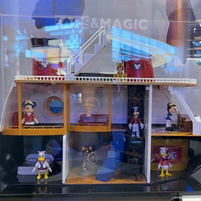 Disney Parks 2022 Cruise Line DCL 6 Figures & Ship Playset With Captain Mickey