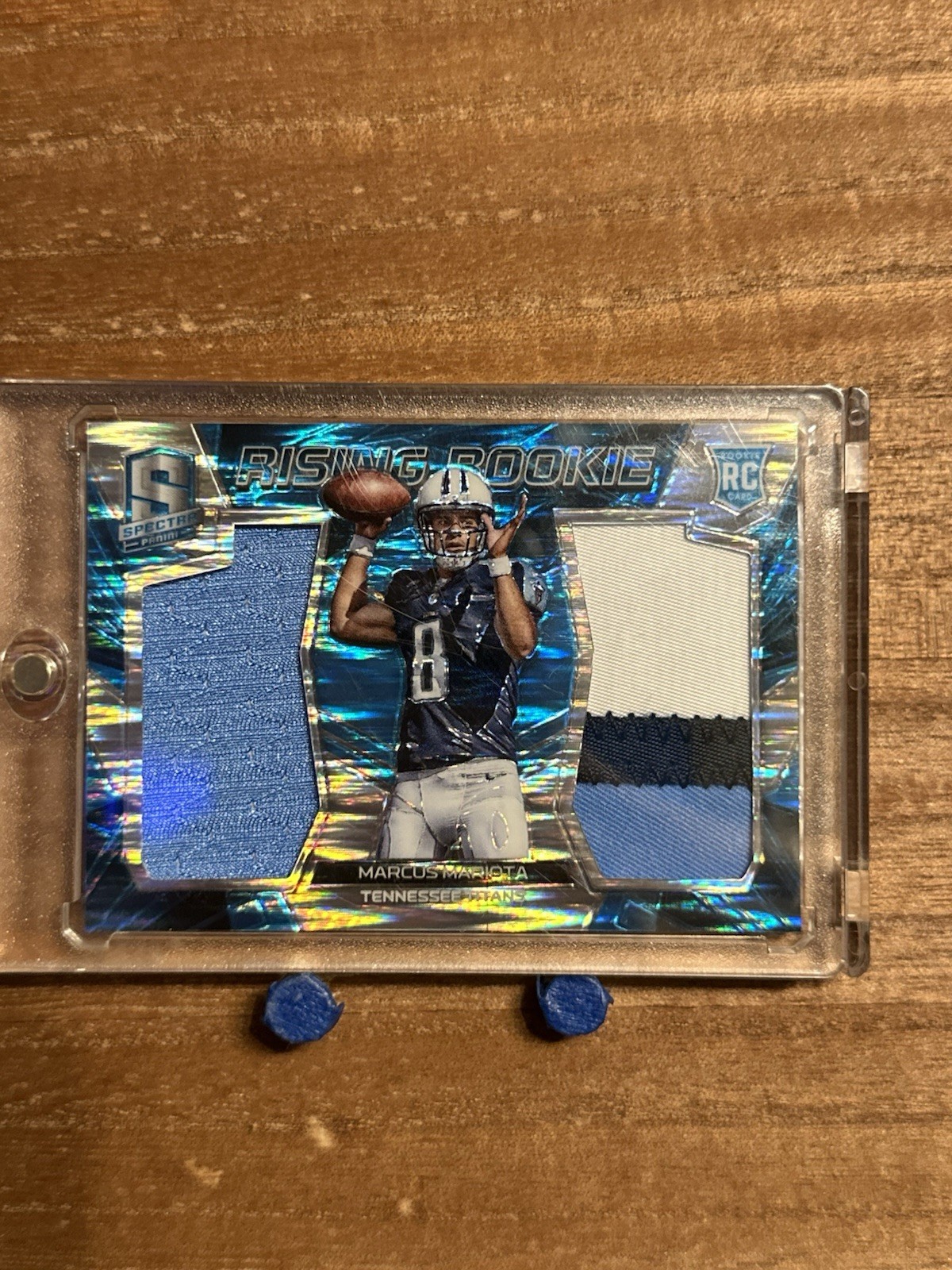 Marcus Mariota Panini Spectra Rising Rookie Materials #RRMM Neon Blue