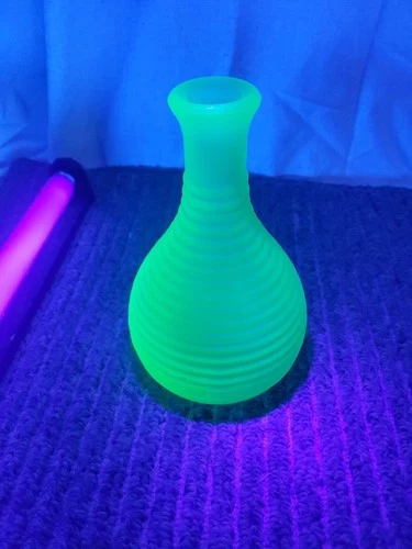 Vintage Collectable Frigidaire Uranium Glass Green Ribbed Frosted Vase 30s GLOWS