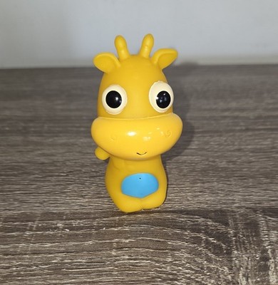 B. Toys Pinky Pals Giraffe Finger Puppet Bathtime & Playtime Fun 3''