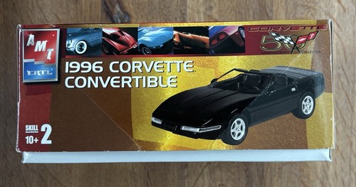Preowned 1:25 AMT Plastic Model Kit 1996 Corvette Convertible 31831 - Picture 2 of 8