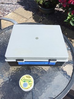 VINTAGE EFGEECO FISHING TACKLE BOX IN EXCELLENT CONDITION AND SPOOL OF LINE