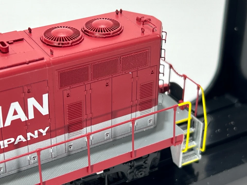 Intermountain 49827S-03 HO GP16 RJ Corman #1806 LokSound 5 DCC/Sound - Image 4 of 4