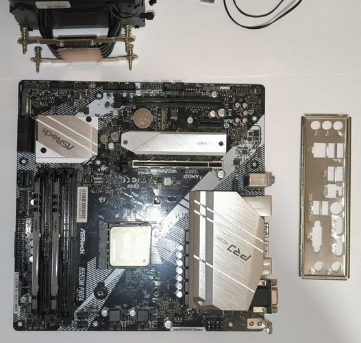 Ryzen 5600X 6-Core 32GB DDR4 3600 RGB B550M Pro4 Gaming