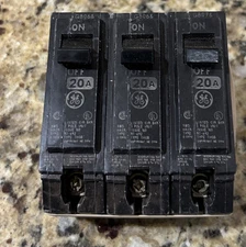 (3)- GE THQB120 1-POLE 20 A CIRCUIT BREAKERS BOLT ON. LOT OF THREE.