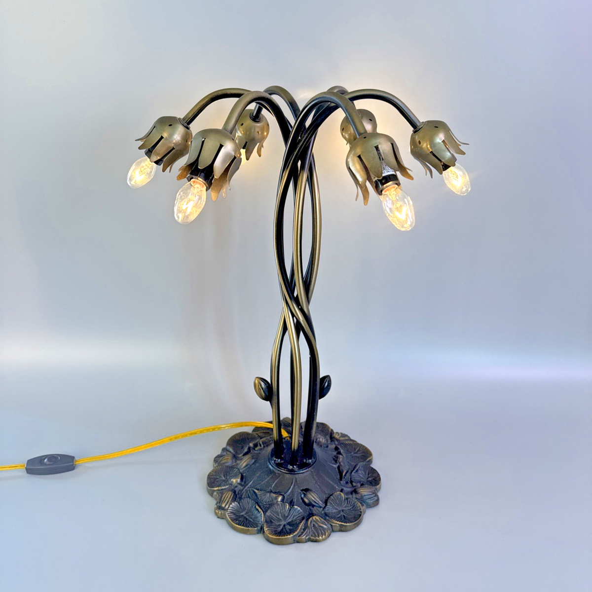Vtg Tiffany Style Lilly Tulip Lamp Bronze 6 Tulips No Shades Art