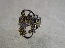 Silvertone Green Rhinestone Flowers Stretchband Ring Adjustable Size 9-10 B40